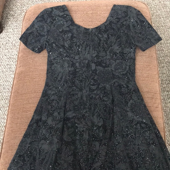 🐥Nite Kraze cocktail dress. Sparkly - Picture 5 of 7